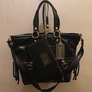 Coach Daisy tote with wristlet!! Rare coach collection!